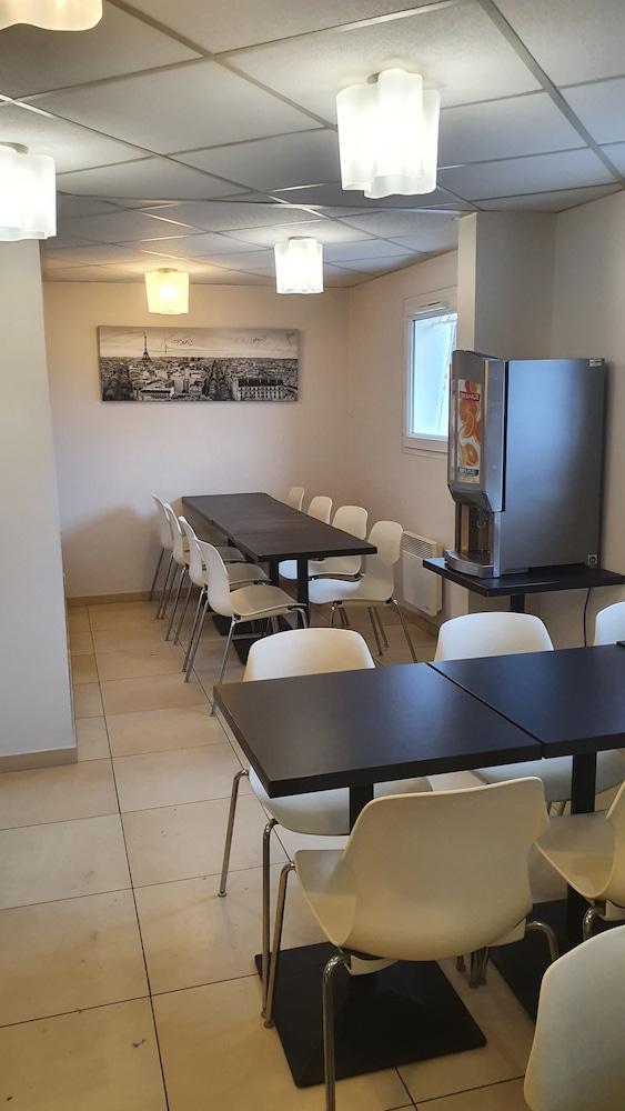 Welcomotel Coignières Eksteriør billede