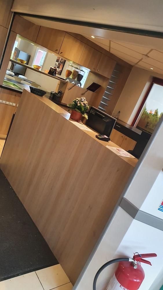 Welcomotel Coignières Eksteriør billede