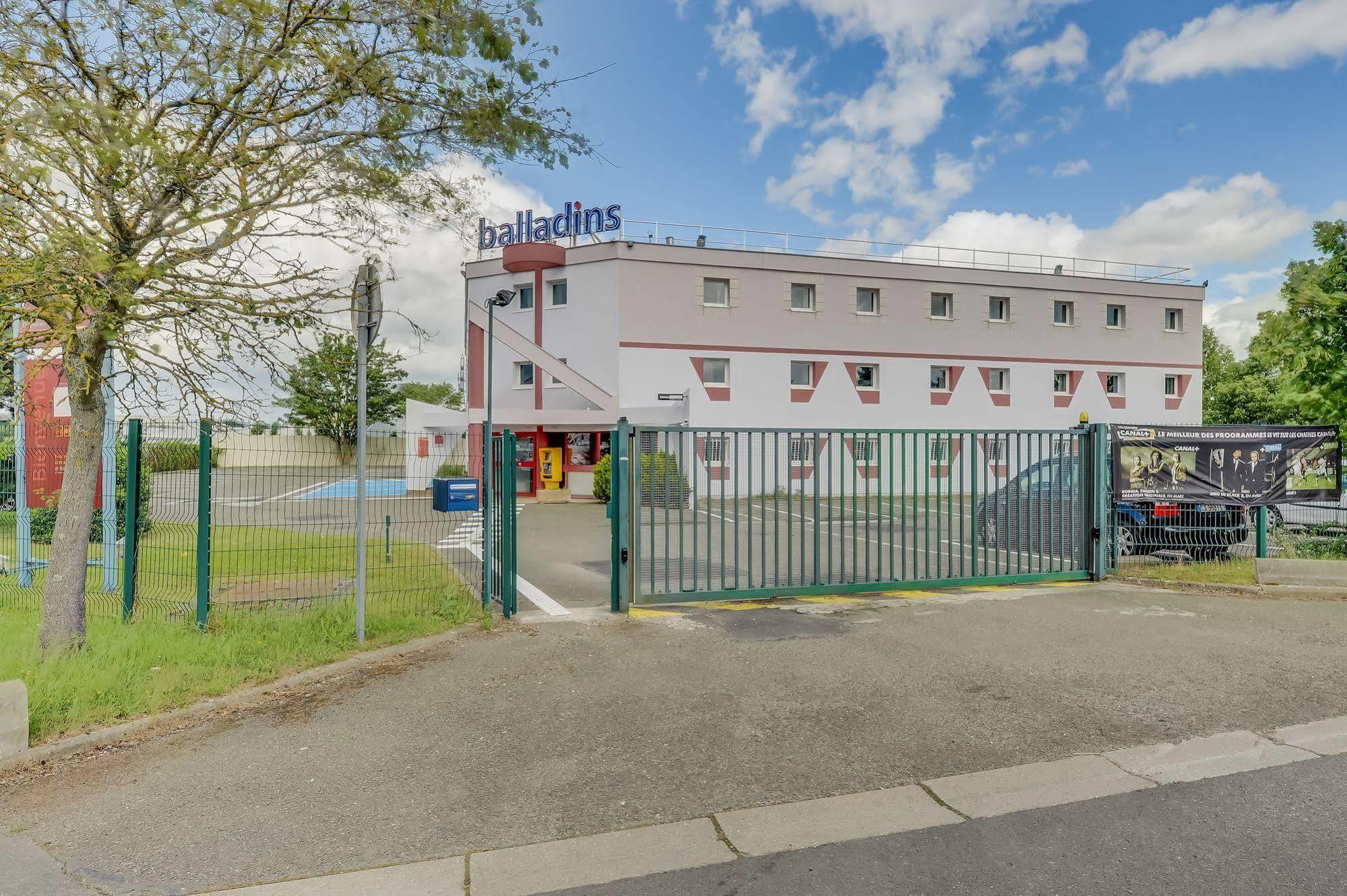 Welcomotel Coignières Eksteriør billede