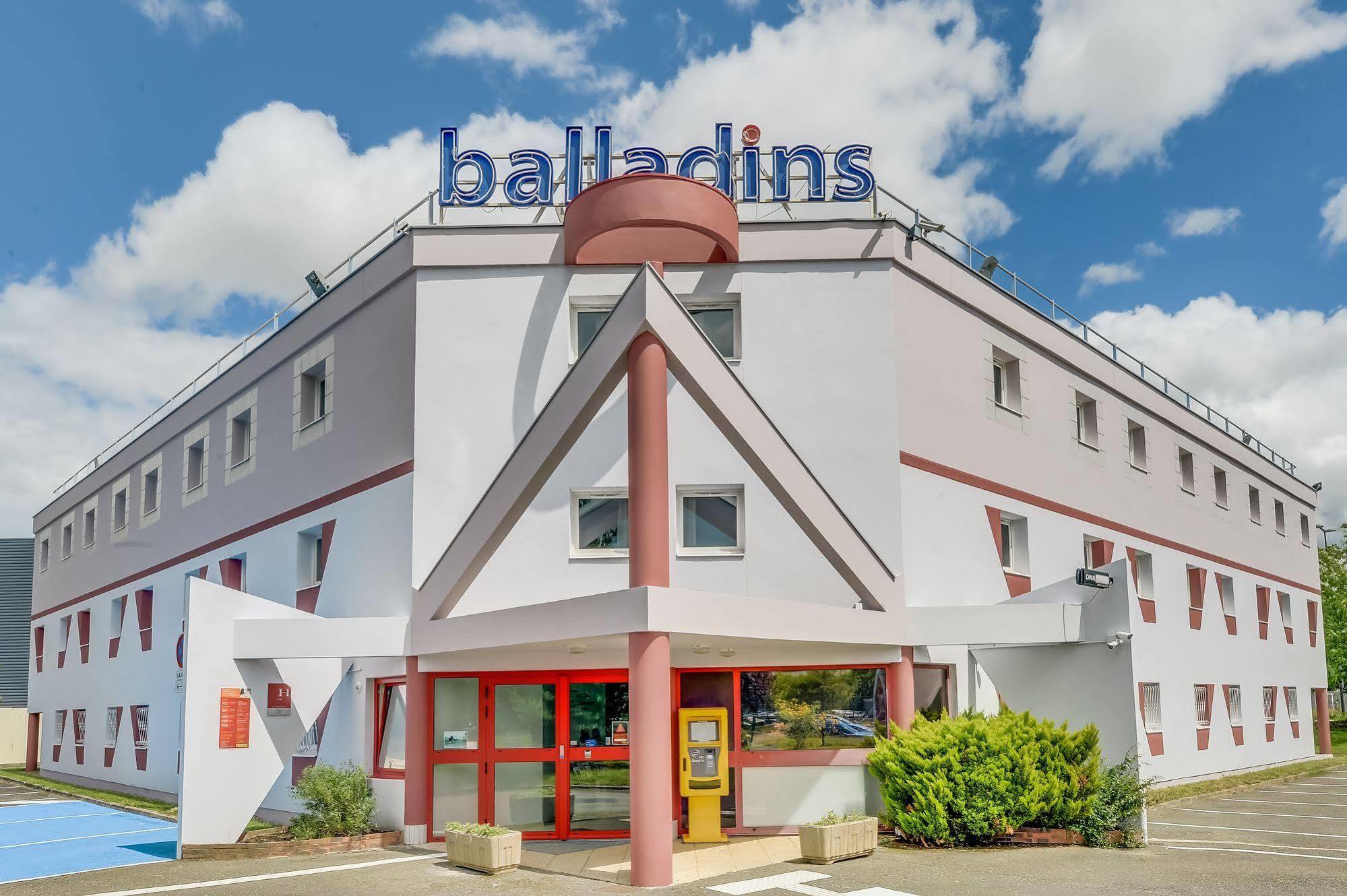 Welcomotel Coignières Eksteriør billede