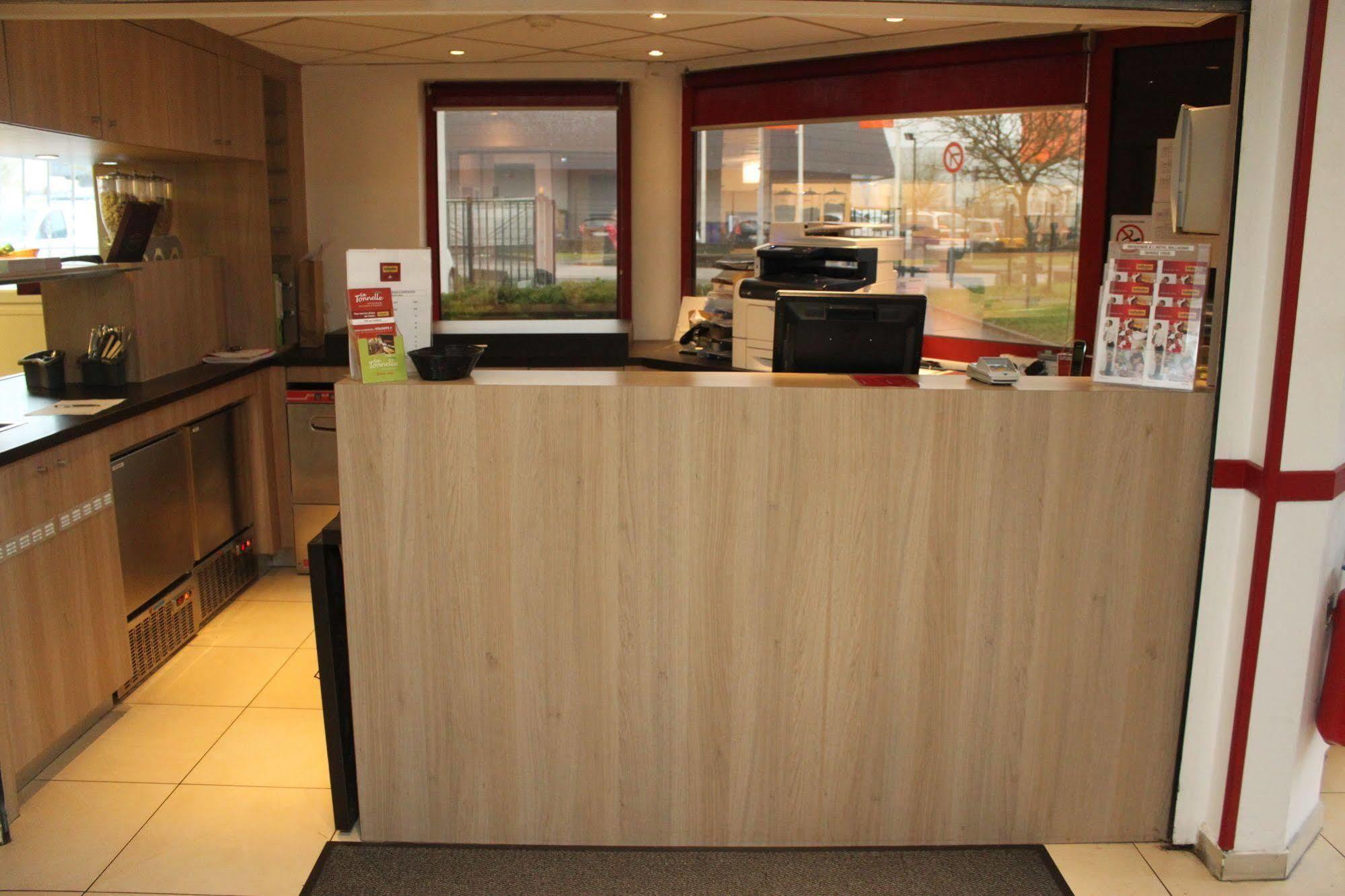 Welcomotel Coignières Eksteriør billede