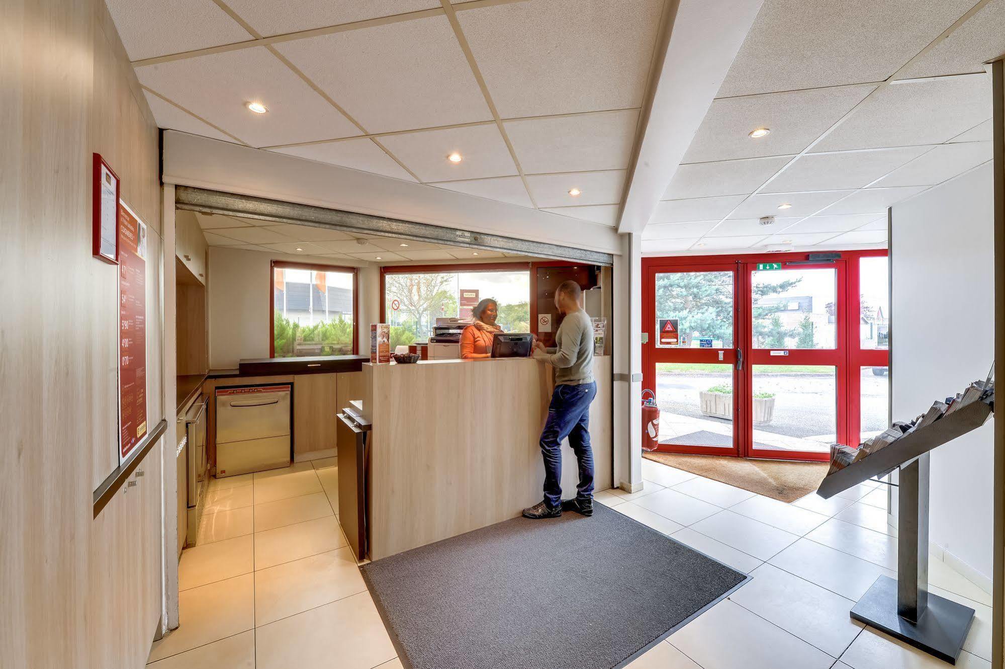 Welcomotel Coignières Eksteriør billede