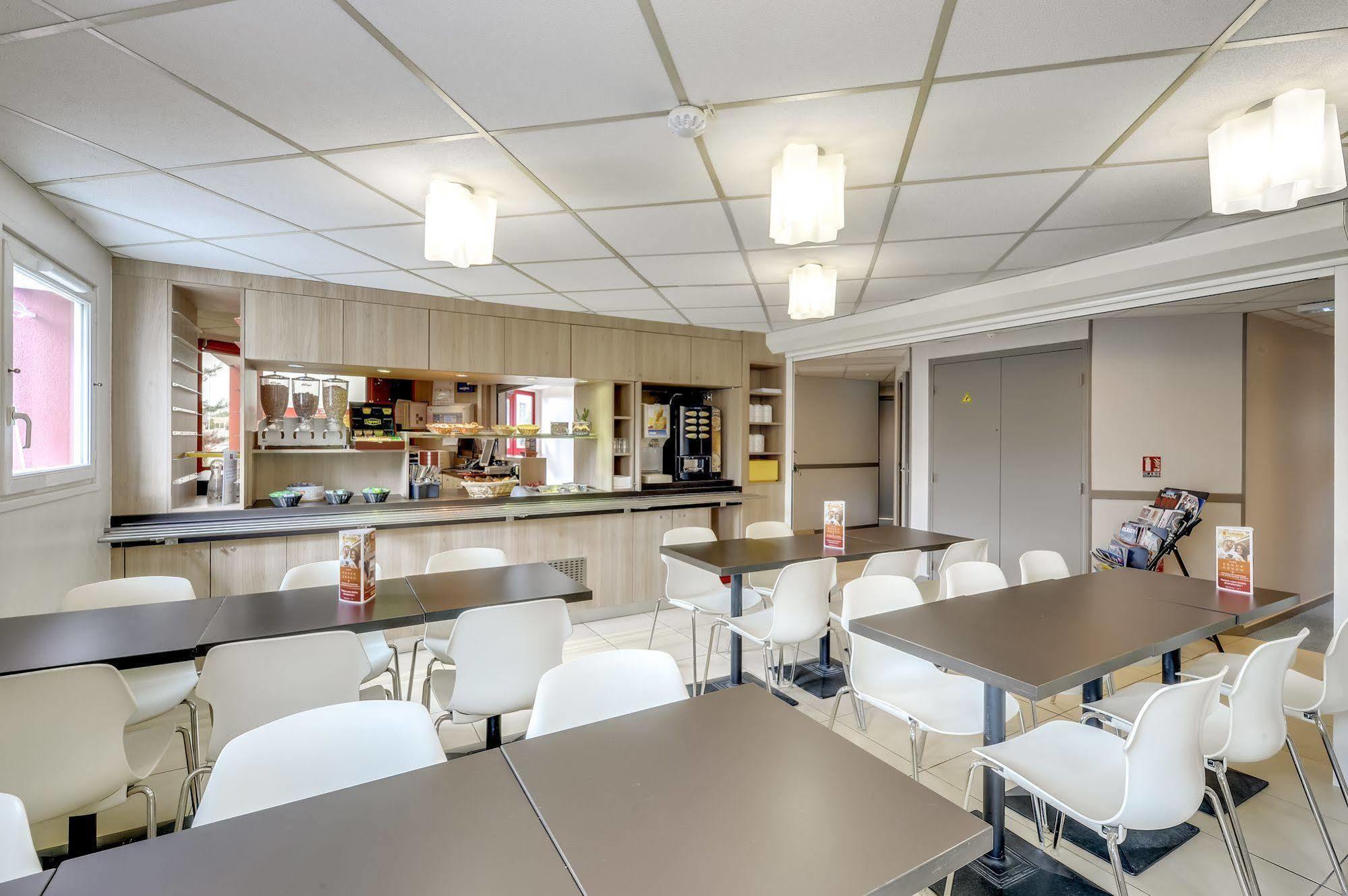Welcomotel Coignières Eksteriør billede
