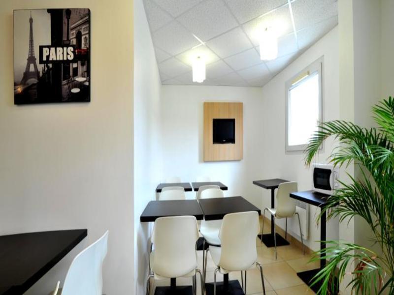 Welcomotel Coignières Eksteriør billede